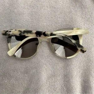 Fendi Cream Tri-Pattern Tortoise Sunglasses Sunglasses FENDI FE40150I 56P 00-0 Tortoise in stock main image 4